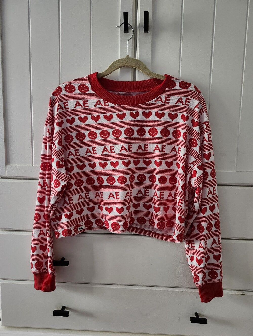 American Eagle Outfitters Red and White Patterned Cropped Crewneck Lounge Sz M